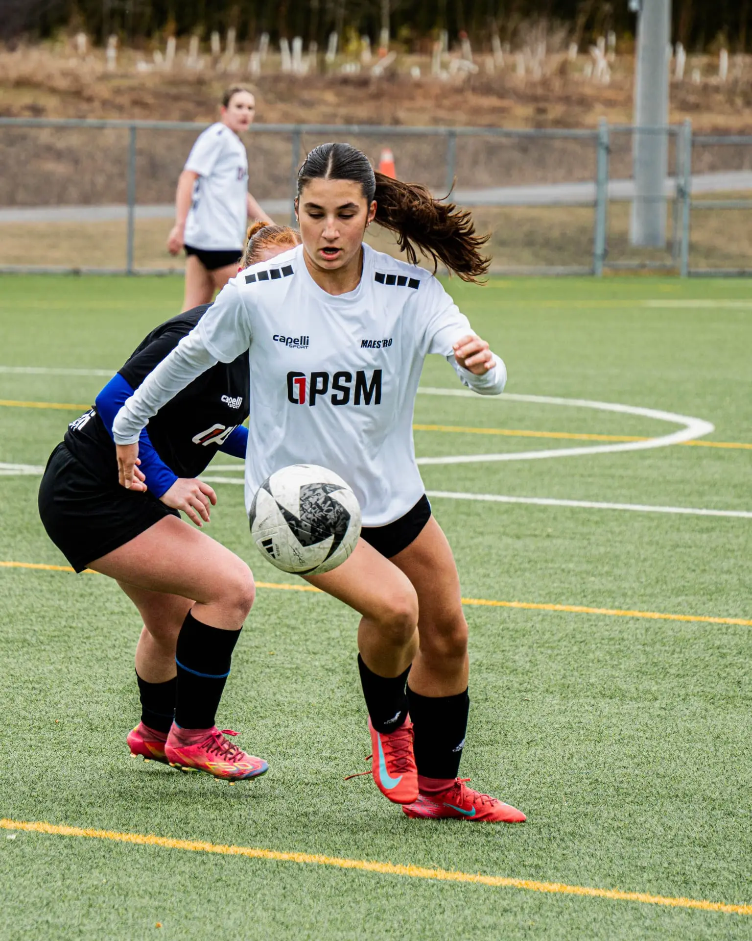 Player controlling a bouncing ball under pressure
